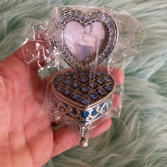 Set of 3 OKER rhinestone picture frame mini chairs - Picture 13 of 16